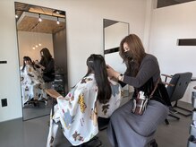 ナル(NALU)の雰囲気（広々としたカットスペース＆シャンプースペース♪）