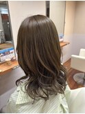オリーブベージュ