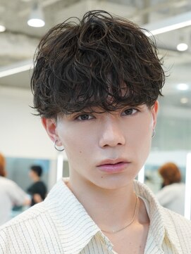 バイフィフス 原宿/表参道(by fifth) 緩めニュアンスパーマフェザーパーマメンズセンターパートウルフ