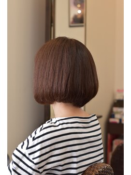 コンフィ スペース(Comfy space) 前下がり大人ボブ