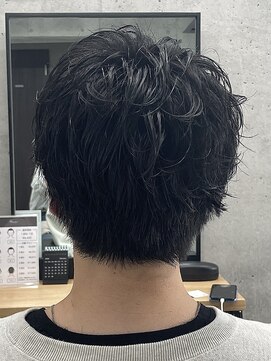 フイ メンズヘア ヨヨギ(Hui men's hair yoyogi) メンズ/アップバング/ツーブロックマッシュ/束感ショート波巻き