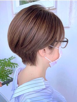 メゾン ブランシェ(MAISON BLANCHE)の写真/足利屈指のカット技術と丁寧なカウンセリングで、お悩み解決できると好評♪憧れ大人ショートで小顔効果も◎
