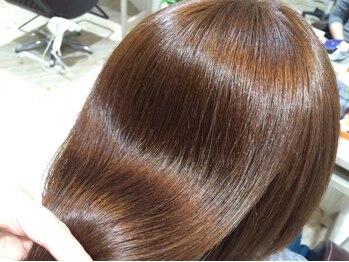 スクイーズ(SQUEEZE)の写真/【太田市大原/駐車場有】大人女性のキレイを叶えます♪上質なグレイカラーでツヤと潤いが続く美髪へー