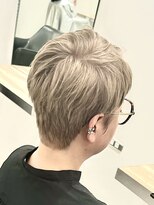 ヘルム(Helm)&nbsp;シルバーベージュ[名駅/透明感カラー/Wカラー/ハイライト]