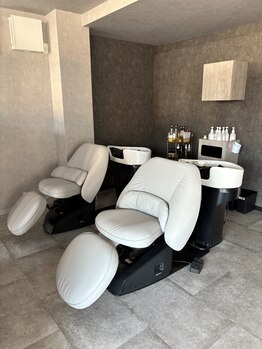 スリー(THREE)の写真/ただ洗い流すだけではないシャンプーが自慢！一度体験したらハマる極上スパメニューあり！頭浸浴も人気♪