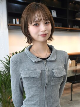 アイドットプラス 札幌大通り(i.+ODORI) 前髪ありぷつっと外ハネ顔周りレイヤーボブ