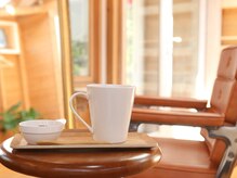 アツラエ(atsurae)の雰囲気（カフェのような空間で、外の景色を眺めながらゆっくり…）