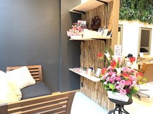 リコ ヘアー メイク 海老名店(Lico hair make)の雰囲気（最新のヘアケア剤が揃う待合スペース #ヘッドスパ #ショートヘア）