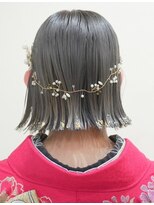 シフト(SHEEFT) グレージュ×ハニボブ 成人式アレンジ