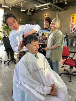 オシャレドロボウ ビス OSHARE DOROBO bisの写真/気さくなスタッフが笑顔でお出迎え♪笑顔の絶えない空間で、髪も心も癒される時間をご提供！初めてでも◎