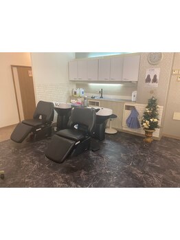 話題の人気トリートメントで髪質改善☆カラーやパーマで傷んだ髪も、指通り滑らかなうるツヤヘアに♪