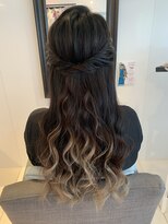 フェリーチェ(Felice)&nbsp;外国人風　ハーフアップ　大人かわいい　黒髪　小顔　パーティー