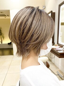 ユーフォリア 銀座(Euphoria) 【Euphoria/岩崎達也】ミニウルフハイトーン外ハネくびれヘア