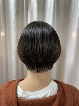 ユーリ(juli) 丸みショート