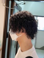 コワファーストナガサキシャンプーボーイ(COIFF1RST NAGASAKI SHAMPOO BOY)&nbsp;波巻きパーマ×センターパート