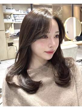 ティア(Tia.) （かきあげヘア/おくれ毛/レイヤーカット/オリーブ/小顔）