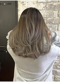 ミルクティーベージュローライトインナーカラーハイライト