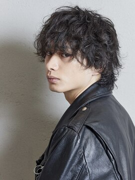 アンフィニー 銀座(ANFINI) 目にかかるぐらいのマッシュウルフ風くるくるパーマ