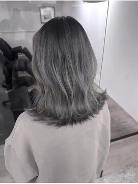 ヘアサロン エフ 渋谷(F) #ブリーチ#ケアブリーチ#グレーカラー
