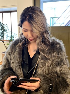 トナリ(tonari) シャドウルーツ