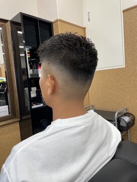 理容プラーナ 下関勝山店 ミディアムフェード+トップアイロンパーマ