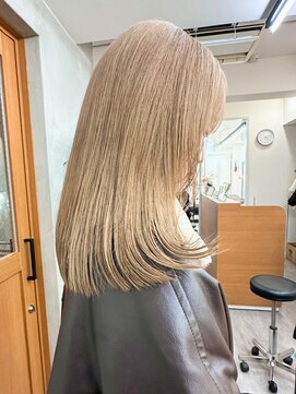 リアン(Lien) ハイブリーチ/ブロンドカラー/ストレートヘア