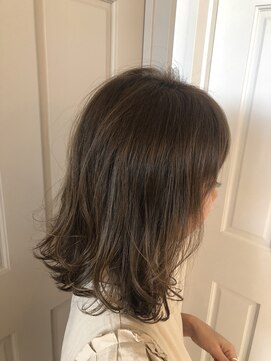 ロンドアベニール 北千住(Lond avenir) namie ハイライトハイトーン切りっぱなしミディ