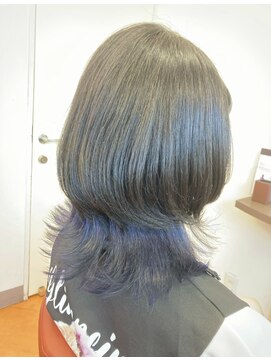 ウィズ(Hair Cut Wiz) ウルフ☆インナーネイビー　高橋