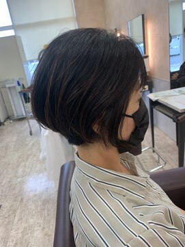 ベニ 岩沼たけくま店(BENI) 前下がりショートヘア