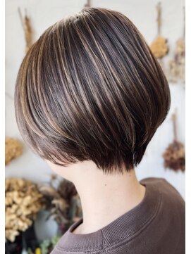 2024 ナチュラルショート×ハイライト×ローライトMIX　髪質改善