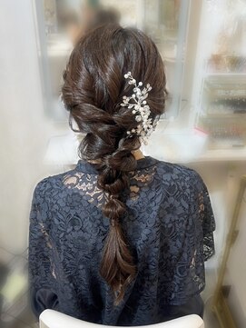 アトリエビューティーアミュ(atelier beauty AmU) 結婚式 二次会 お呼ばれ 編みおろし×パールアクセ