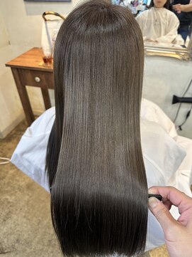 リタへアーズ(RITA Hairs) 痛んだくせ毛からの髪質改善例