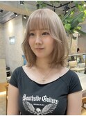 ミルクティーアッシュグレージュハイトーンカラーウルフボブ