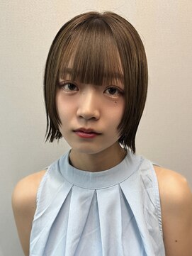 ラフ 新宿(Laff) 切りっぱなしボブ アッシュカラー レイヤーカット 小顔ヘア