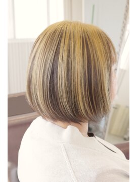 イズミー(is me.) アンブレラカラー×ミニボブ