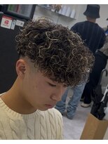イーラ アメ村店(era)&nbsp;スペインカール　ツイストスパイラル眉カットメンズパーマ
