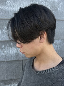 ヒュイル バイ ニアウ(Hwyl by Niau) MEN’S HAIRセンターパートスパイラルパーマニュアンスパーマ
