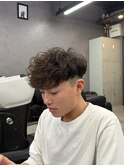 スパイキーショート フェード スペインカール ルーズパーマ