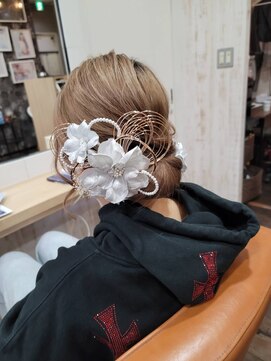 スタジオカラー(Studio Color) きれいめタイトシニヨン