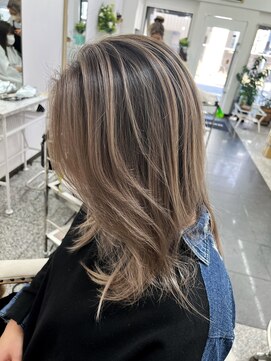 ウネルマ(unelma) シャドールーツ/バレイヤージュ/ベージュカラー