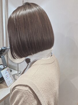 ロータス ヘアデザイン(LOTUS hair design.) ミニボブ　オリーブベージュ