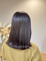 リポゾ(Riposo.)&nbsp;バーガンディ・切りっぱなしミディアムボブ