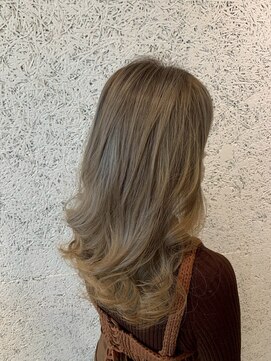 DAMANI 表参道 髪質改善/ヘッドスパ/ハイライト/白髪染め/白髪ぼかし/縮毛矯正 似合わせカット/ミディアムレイヤーカット[表参道駅]