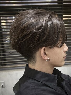 ジ オブスキュア(THE OBSCURE) 前下がりセンターパート