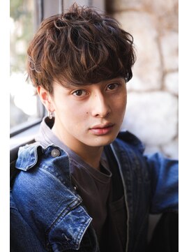 カライング(ing) スーツ短髪ツーブロック束感モテる黒髪シークレットパーマ流行