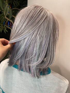 ステア ケース(stair case) 地毛はそのままグレーローライト 紫陽花インナーカラー 50代60代