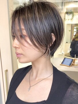 ラフ 新宿(Laff) 新宿 大人可愛い 20代30代40代 丸みショート 耳掛けショートボブ
