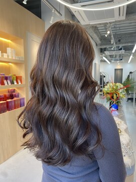 シダ(sida SAIIN) 20代30代ラベンダーアッシュロングヘア