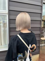 クロエバイラヴィズム 長岡旭岡店(CLOE) ホワイトベージュのミニボブ