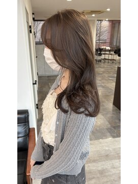 リズム(lysm) ロングヘア レイヤーカット × アッシュベージュ